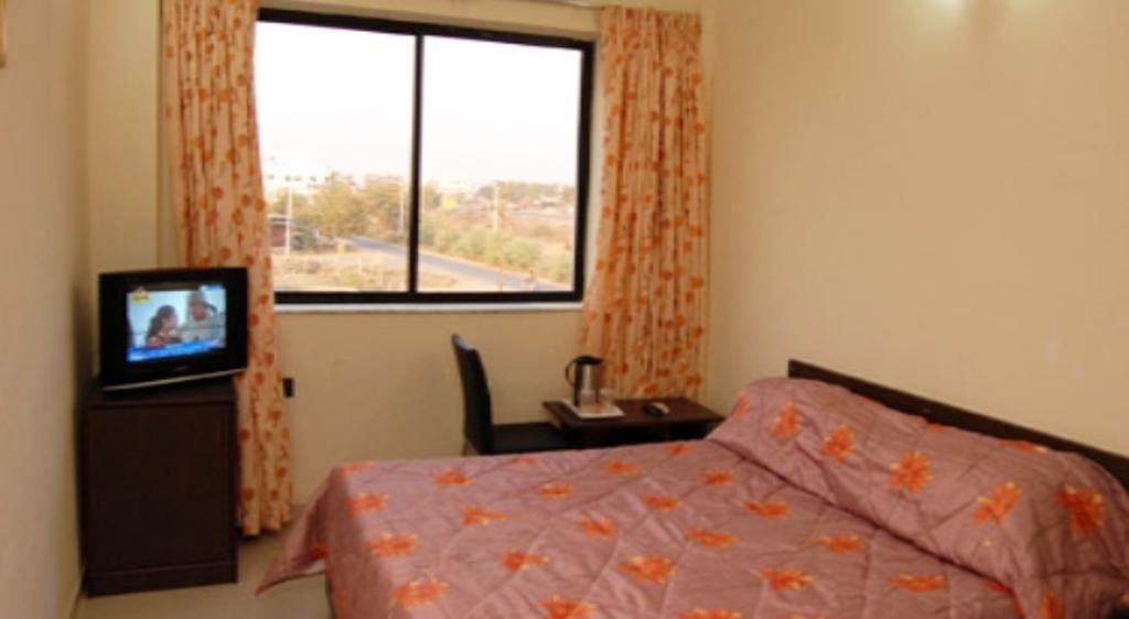 Hotel Royal Regency Bori  Room photo