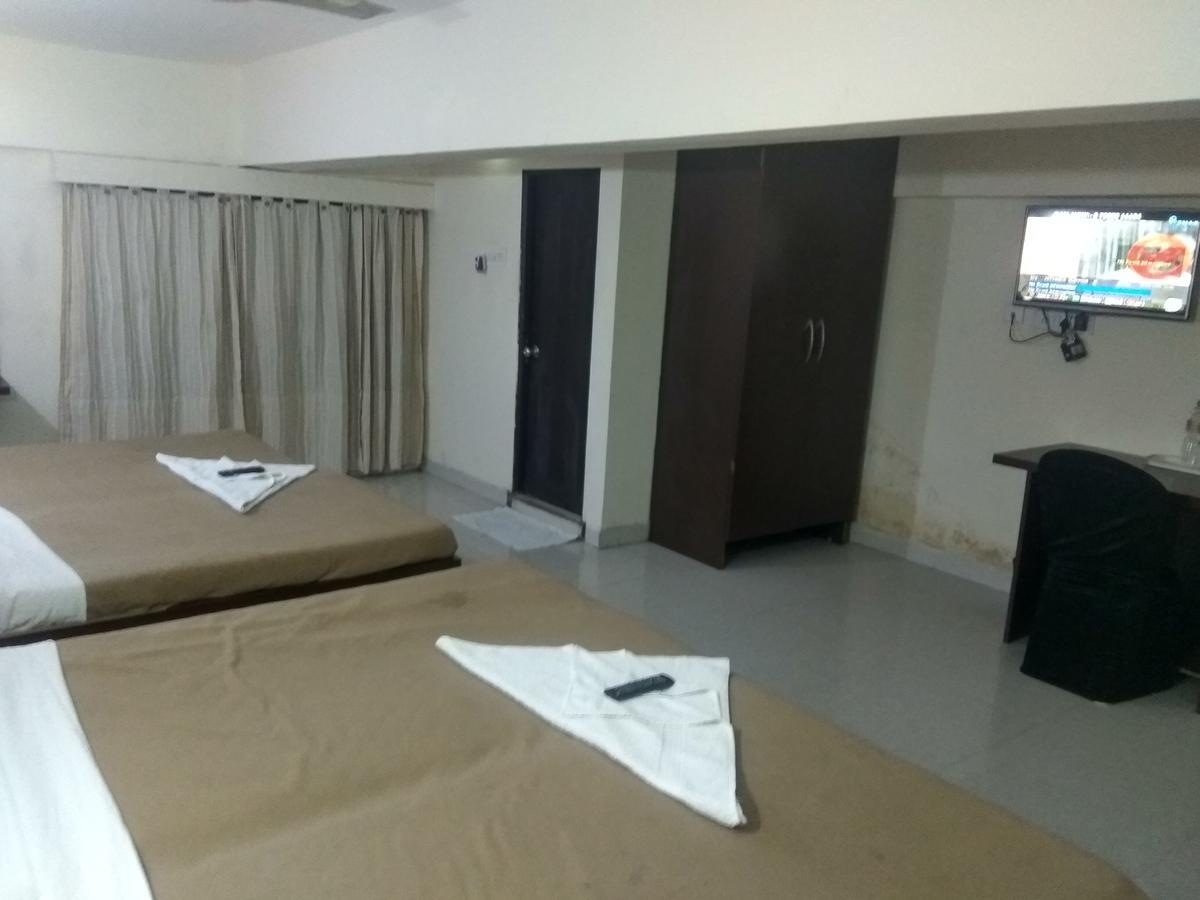 Hotel Royal Regency Bori  Exterior photo